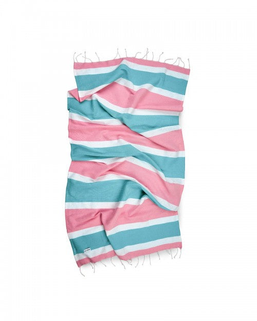 Telo mare Guy Laroche per Essere Bio a righe rosa e verde acqua in cotone, disteso su fondo bianco
